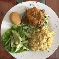Almuerzo - Tallarines de calabacín a la bolognesa, arroz con quinua y ajonjolí, y ensalada mediterránea   at Semillas Comida Sana in Pereira