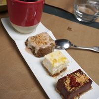 Café gourmand at apeti in Paris