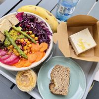 Banana, water, bbq tofu poke bowl with banana bread and “cheese”-cake    at apeti in Paris