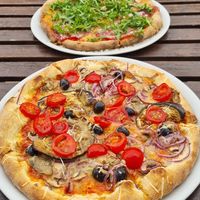 vegan pizza at Fratelli Pizzeria in Aarhus