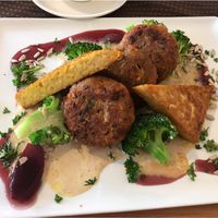 Broccoli, tempeh, dumplings   at Windeck - Lachen & Wein in Offenburg
