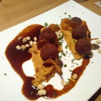 Vegan meatballs on sweet potato mash with peanut sauce at Windeck - Lachen & Wein in Offenburg