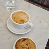 Latte et Cookie at Maisie Cafe in Paris