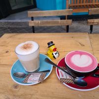 Latte + 🦆+ Red Velvet latte at Mimimi in Granada