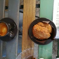 Apple cinnamon muffin & and organic coffee at Mimimi in Granada