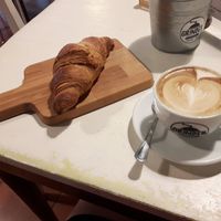Great vegan coffee and pastries at Grinder Coffee Lab in Ravenna