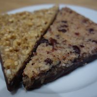vegane Ecken ("triangles":) cashew and quinoa as well as coconut and cranberry, baked with spelt flour at Alnatura in Mannheim