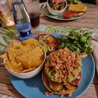 burger with guacamole at Green Zone in Gijon