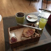 desayuno solo €4!! at Green Zone in Gijon
