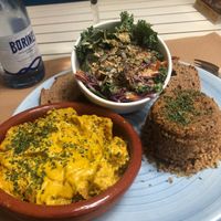 Seitan al curry con quinoa y ensalada de kale. at Green Zone in Gijon