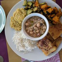 Misto plate with soup at Cardamomo Cucina Vegana in Arona