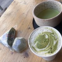 Erg goede matcha en nep tonijn rijsbroodje  at Cha No Ma in Vienna