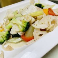 荷塘月色  at Gude Temple Vegetarian Restaurant in Wuhan