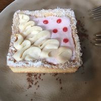 Tartelettes Himbeer Mousse  at SIGGIS v/gan dine & co. in Munich