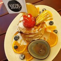 American Breakfast: Pancake Tower at SIGGIS v/gan dine & co. in Munich