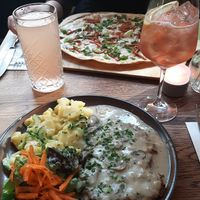 So leckeres Schnitzel😍 at SIGGIS v/gan dine & co. in Munich