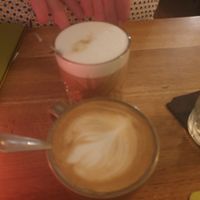 Cappuccino and latte at SIGGIS v/gan dine & co. in Munich