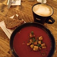 Beetroot soup and cappuccino at SIGGIS v/gan dine & co. in Munich