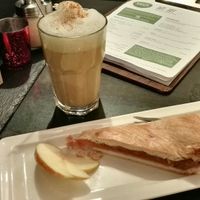 Apple tarte and golden milk at SIGGIS v/gan dine & co. in Munich