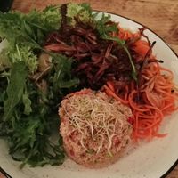 Quinoa salad bowl with oyster mushrooms at SIGGIS v/gan dine & co. in Munich