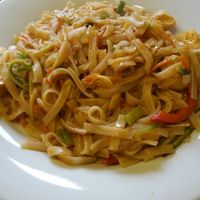 rice noodles with peanut sauce, vegan at Box Thai in Annecy