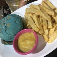 Hamburguesa con patatas y dip de cheddar at Loving Hut - Palermo in Buenos Aires