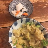 Halb aufgegessene Vorspeisen (Tsukemono und gedämpfter Kartoffelsalat)  at Nobiko in Cologne