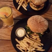 Great Burgers! The Native & The BFC at The Botanist in Wellington