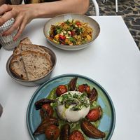 Vegan Burrata and Pad Thai at The Therapist - LxFactory in Lisbon