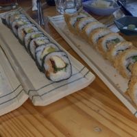 Sushis😄solo recuerdo que el de la derecha es el Golden Roll  at Helecho in Medellin