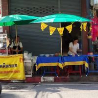 Move across the street at Pan Road - Vegan Food Cart in Bangkok
