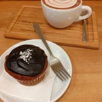 Muffin & hot chocolate at Madal Coffee Co - Ferenciek Tere in Budapest