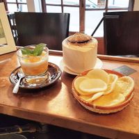 dessert au fruits + jus de coco  at La Palanche d'Aulac in Paris