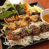 Skewer and noodles at La Palanche d'Aulac in Paris