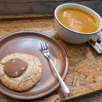 Kürbis-Kartoffelsuppe und Nugattaler at Belly Button Food in Braunschweig