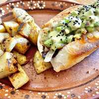 Hot dog Mex 🌭: Chorizo, guacamole, salchicha de soya, cebolla caramelizada y champiñones. at Madre Tierra in Hermosillo