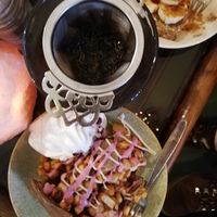 Warm apple pie and vegan cream at Oerwoud in Den Bosch