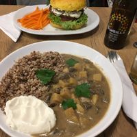 Hamburguesa Polaca y Estofado Polaco at Mihiderka - Józefa in Krakow