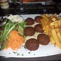 Falafelschotel at 't Brugs Pitahuis in Bruges