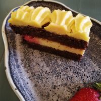 Pastís de xocolata i crema at Dosa Nova in Sitges