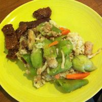 Mock meat, rice and peppers at Soi Naradhiwas Rajanagarindra - Vegetarian Food Stall in Bangkok