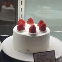 Strawberry cream cake - Gluten free but not vegan. Really cute presentation at The Nilk Factory - 더닐크팩토리 in Seoul