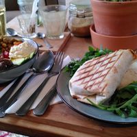 Bowl en wrap at Koffiebar Sowieso in Breda