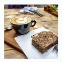 cappuccino wit oatmilk at Koffiebar Sowieso in Breda