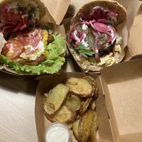 Fikse burger, Cosmos burger and potatoes  at Cafe Kosmos in Odense