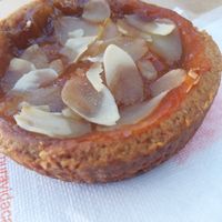 Almond and peach mini cake at NaturaSi Bistrot in Treviso