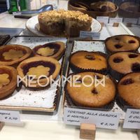 Vegan tarts and pastries at NaturaSi Bistrot in Treviso