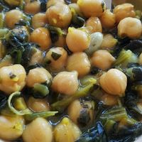 Chickpeas and spinach at La Empanada Llama in Albany