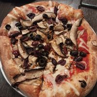 CYO Pizza with kalamata & black olives and mushroom trio (veganized) at Mellow Mushroom in St Louis