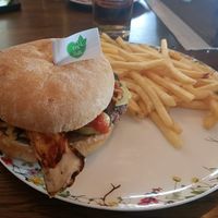 Heerlijke vegan burger at Bubi's Schihuette in Soelden